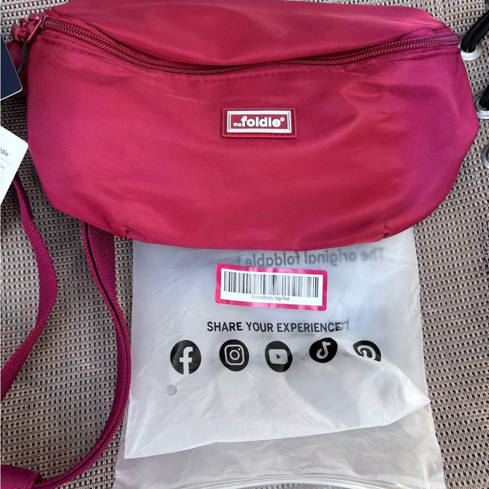 Foldie red crossbody bag - Picture 2 of 8
